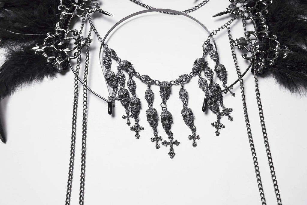 Couronne Gothique Chaîne de Crâne Bijou de Tête Design Lune Croissante Argent et plumes