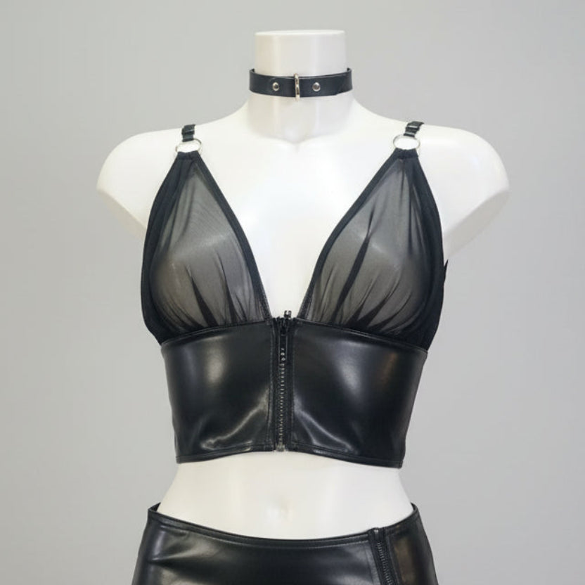 Crop top en faux cuir noir et tulle, zip en strass