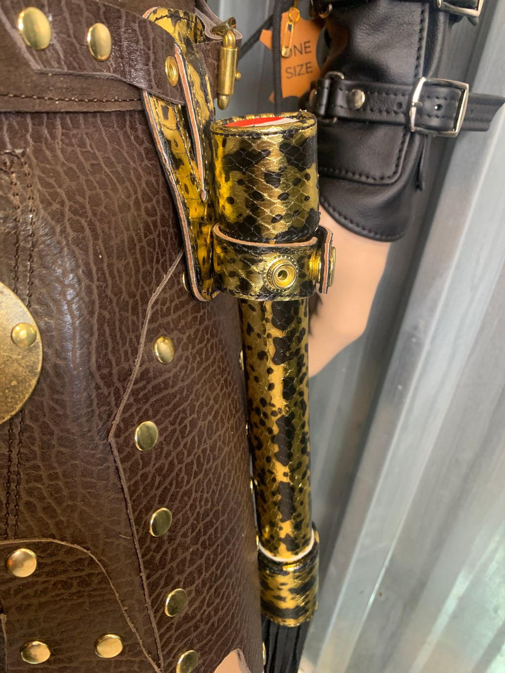PORTE MARTINET EN CUIR POUR CEINTURE