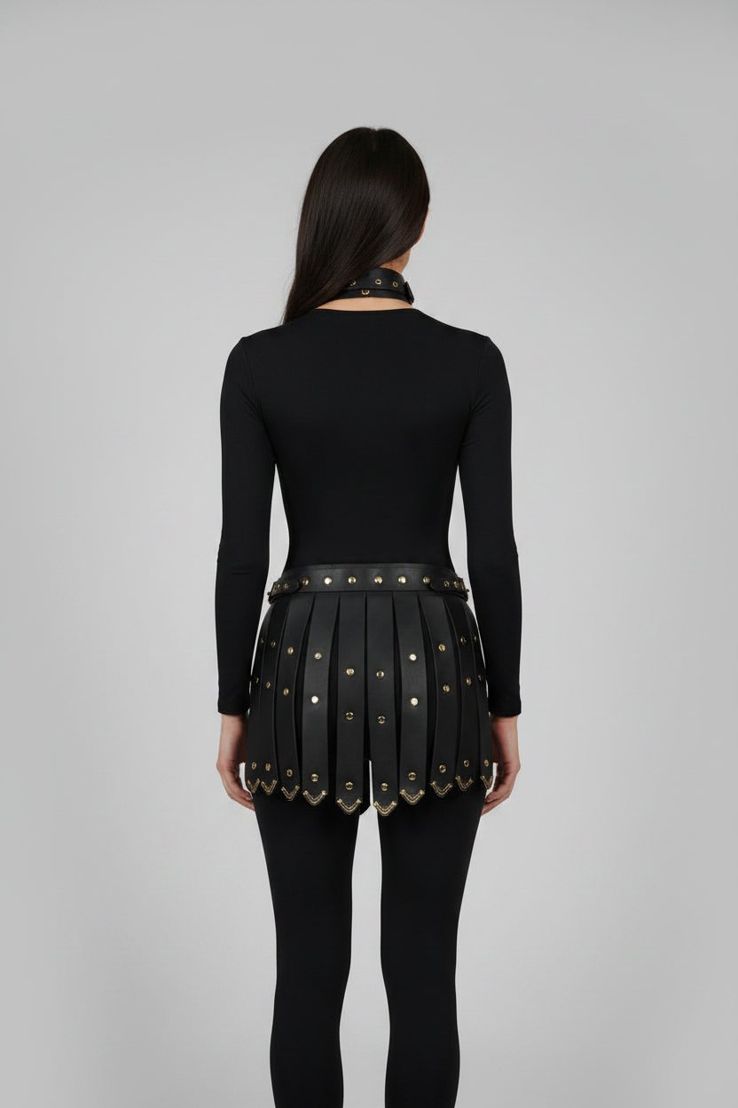 Jupe et collier cuir femme