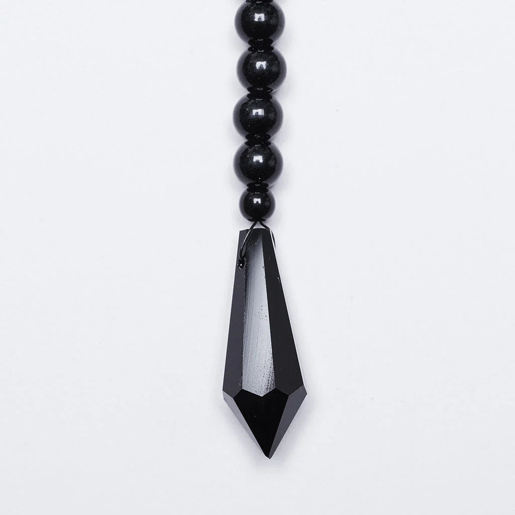 Accessoire de cou gothique avec crâne et perles noir