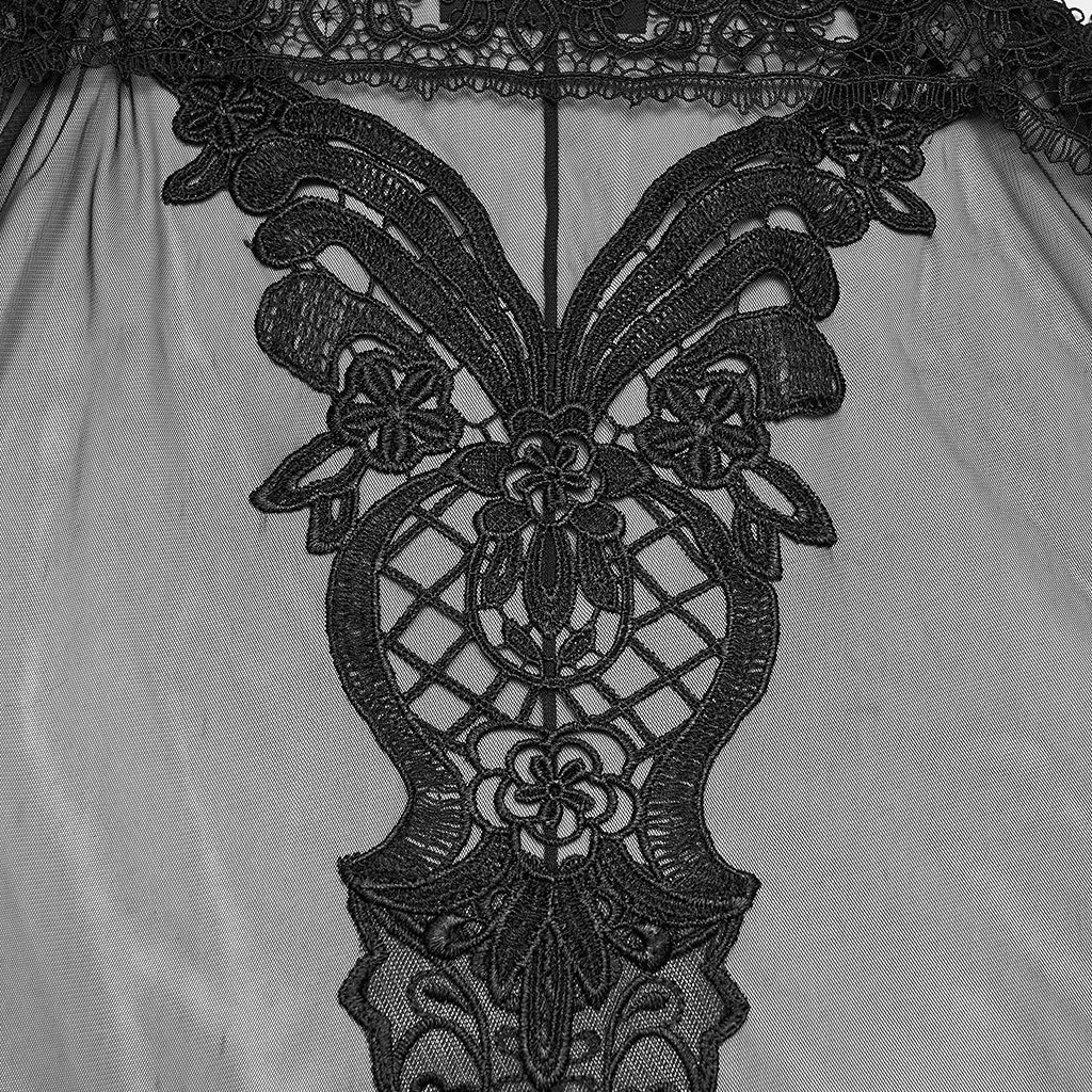 Cape en fourrure et dentelle